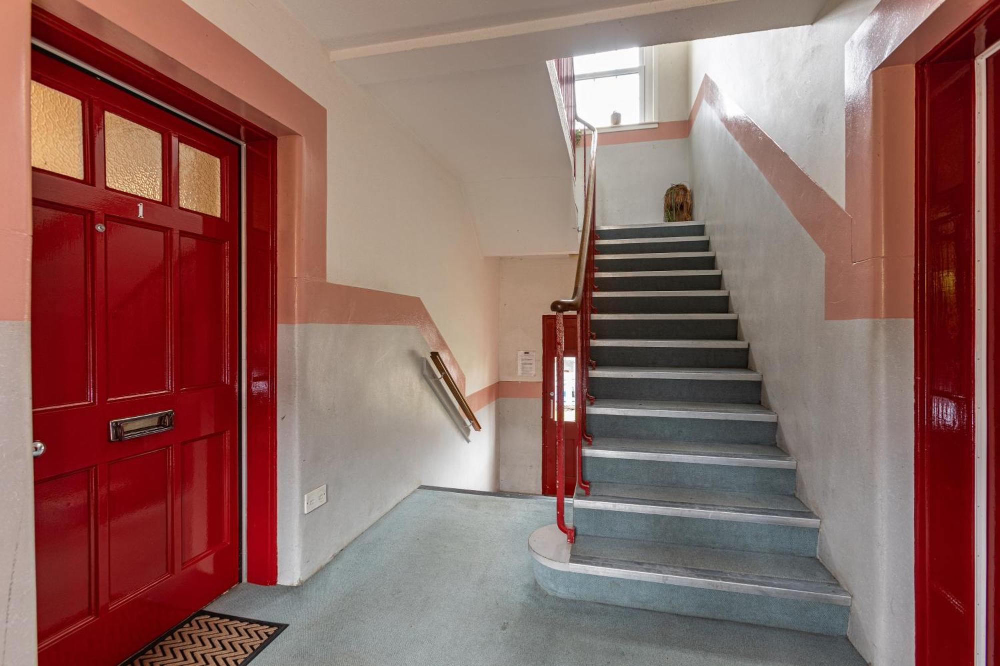 Abbey View Apartment *